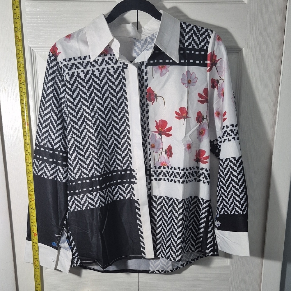 😺 2 for$12 Or 3 for$15 Girl Black and White Patterned Shirt with Floral Accents